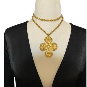 TRIFARI vintage gold toned cruciform medallion chain necklace
